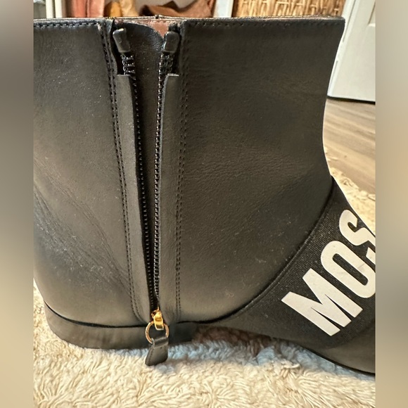 Beautiful Moschino flat boots - Picture 4 of 4